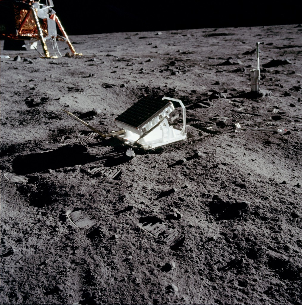 Apollo_11_Lunar_Laser_Ranging_Experiment
